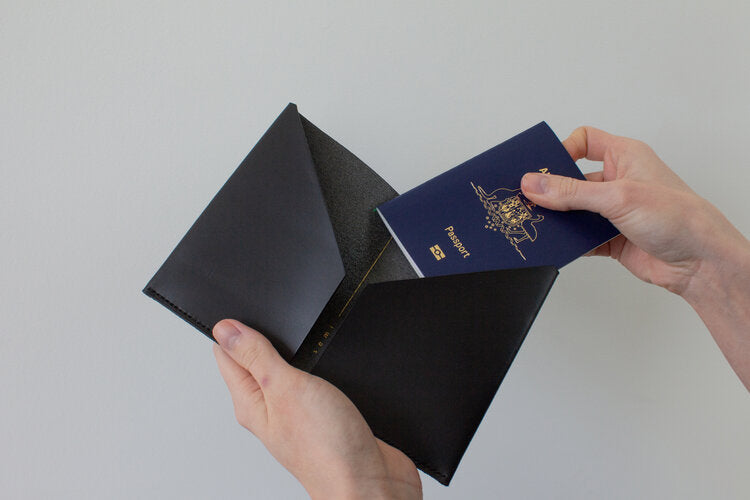 semi-circle - Passport Cover - Black
